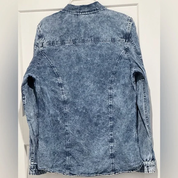 Levi’s Denim Button-Up Shirt - Picture 9 of 16